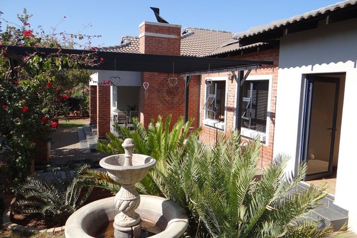 For Sale: House in Midstream Estate with 3 beds, solar power, and spacious layout.