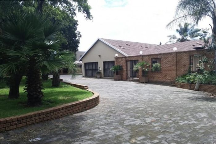 For Sale: House in Princess AH with pool, garden, garage, and security features.