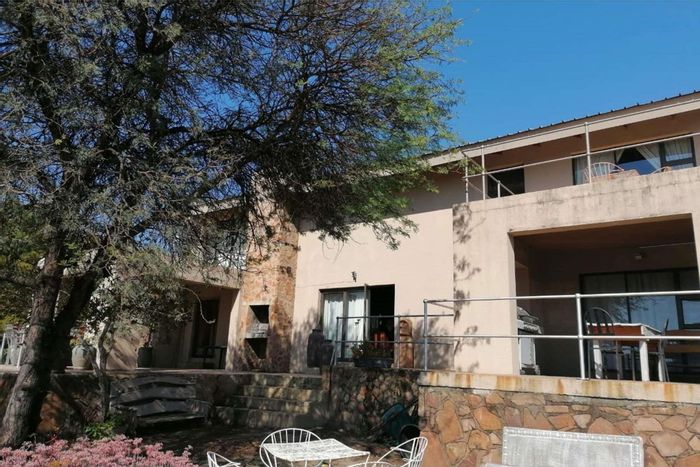 For Sale: House in Utopia Nature Estate with 3 ensuites, pools, and amenities.