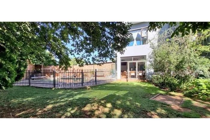 Spacious 6-bedroom, 4-bathroom house in Carters Glen, For Sale on large lot.