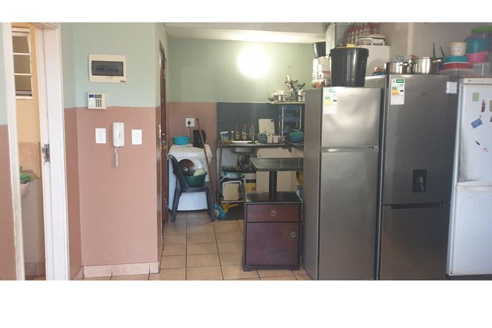 3-Bedroom Apartment for Sale in Durban Central with Parking and Rental Income Potential.