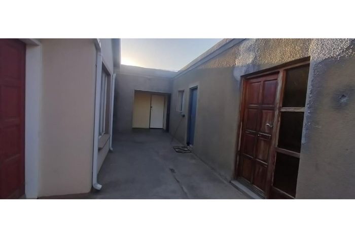 For Sale: Zamdela House with 5 bedrooms, rental potential, and expansion space.