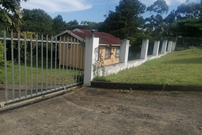 Ramsgate House For Sale: 3 Bedrooms, large land, near Southbroom beach.