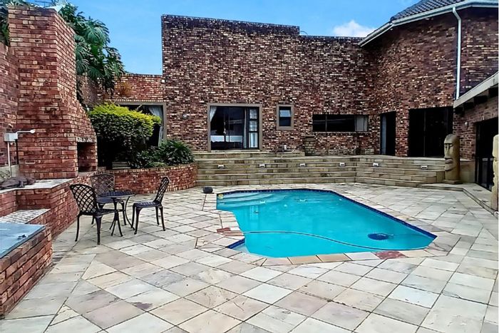 Vincent House For Sale: 10 suites, pool, panoramic views, thriving Air B+B.