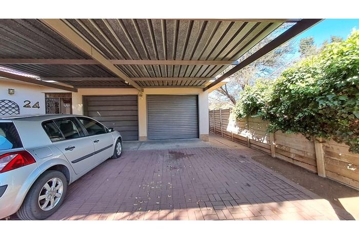 House For Sale in Parys Central: 4 Bedrooms, double garage, spacious yard, guest toilet.