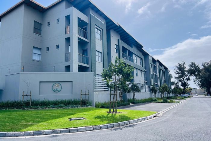 Edgemead Apartment For Sale: 3 Bedrooms, Pet-Friendly, 24/7 Security, Pool Access.