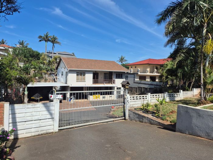 Bluff House For Sale: 3 bedrooms, Granny flat, parking for 15 cars, garden.