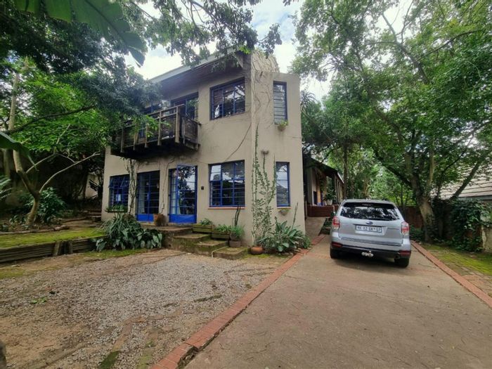 For Sale: House in Steiltes with outdoor kitchen, studio, and spacious garden.