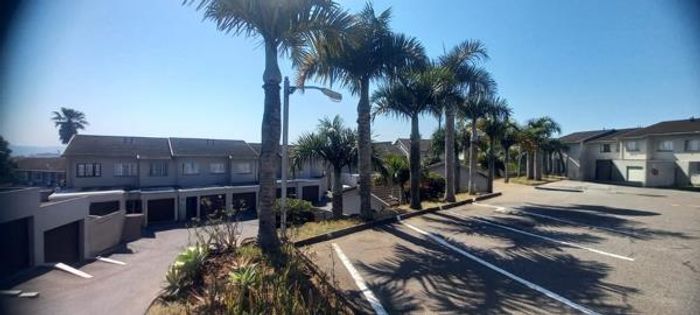 Bluff Townhouse For Sale: 2 beds, garage, garden, near beaches and amenities.