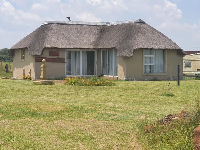 Delmas Rural Farm For Sale: 8.7 hectares, income units, solar power, established farming.