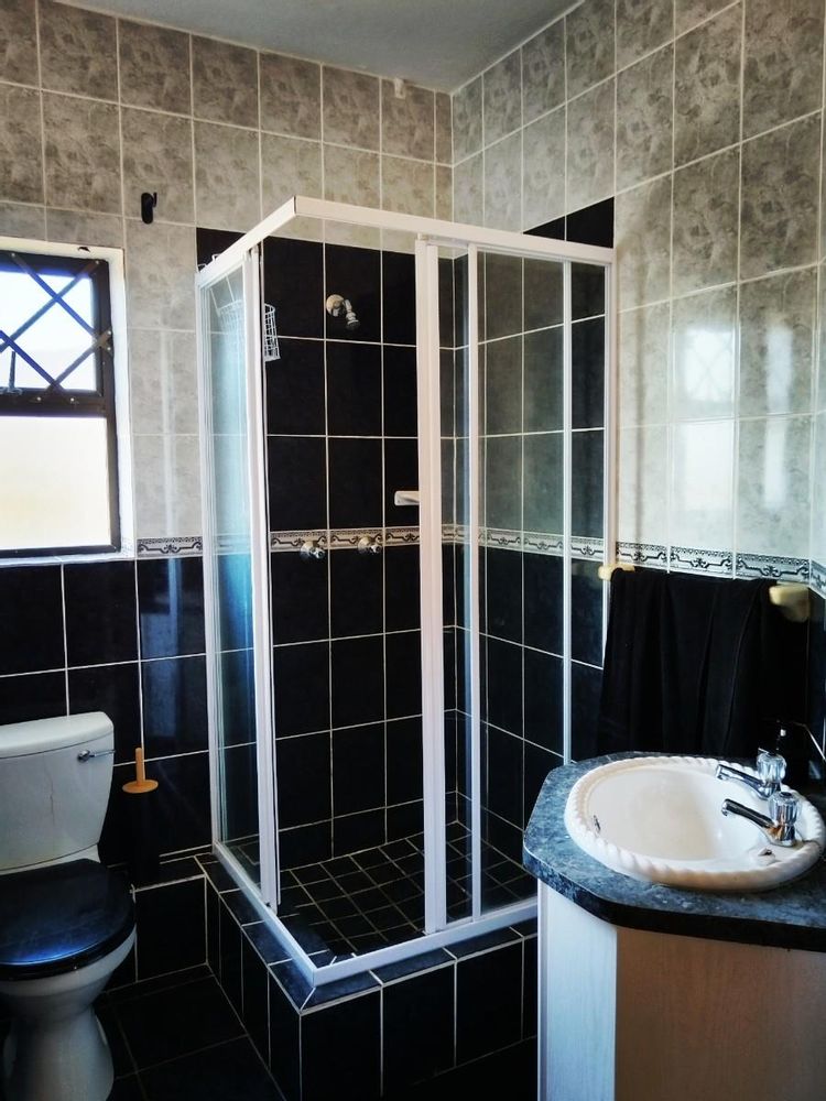 Upper level bathroom with shower