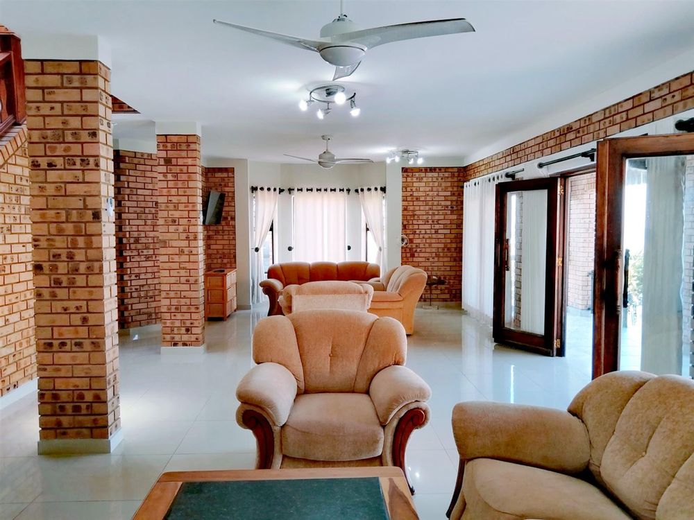 Lounge and dining room area