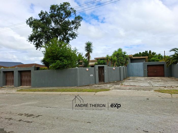 For Sale: Spacious Westering House with Flatlet, Pool, and Large Garden.