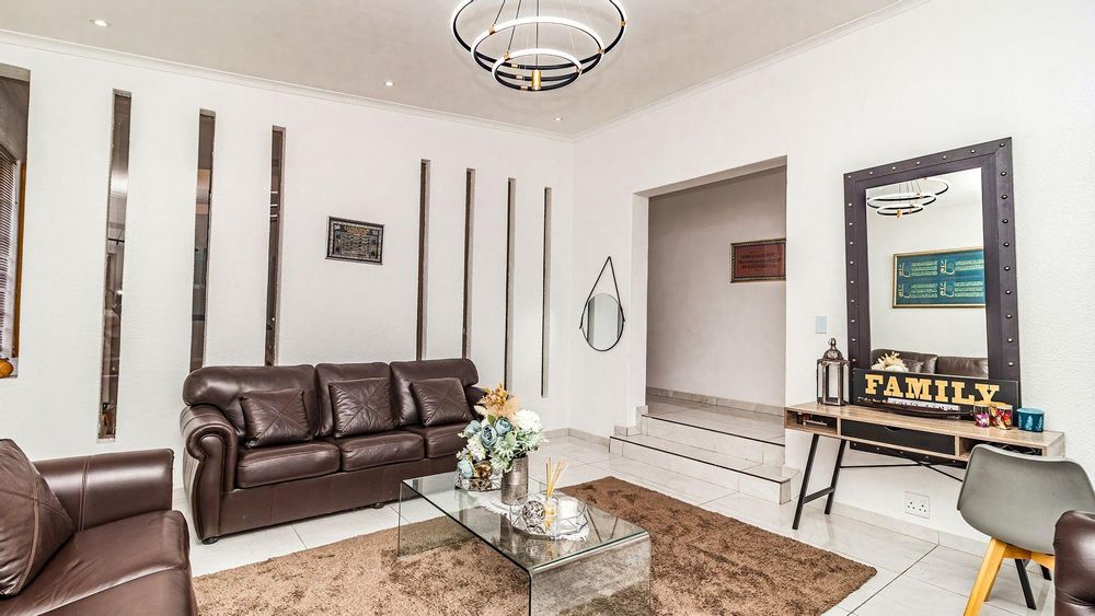 Lounge area to the left of entrance of house