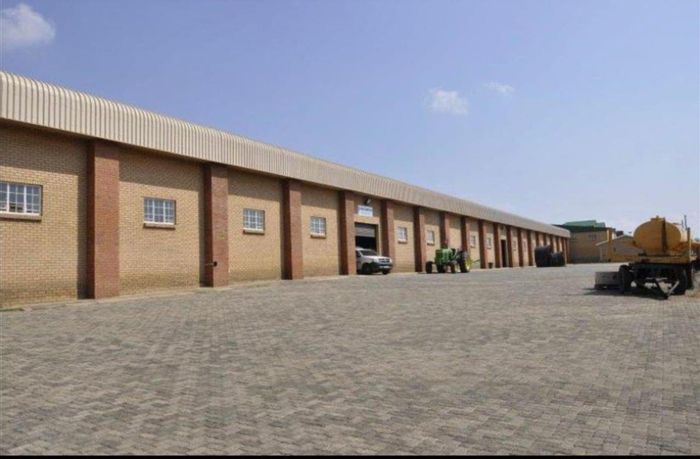 Industrial Property For Sale in Marelden: Workshop, Offices, High Visibility, Easy Access.
