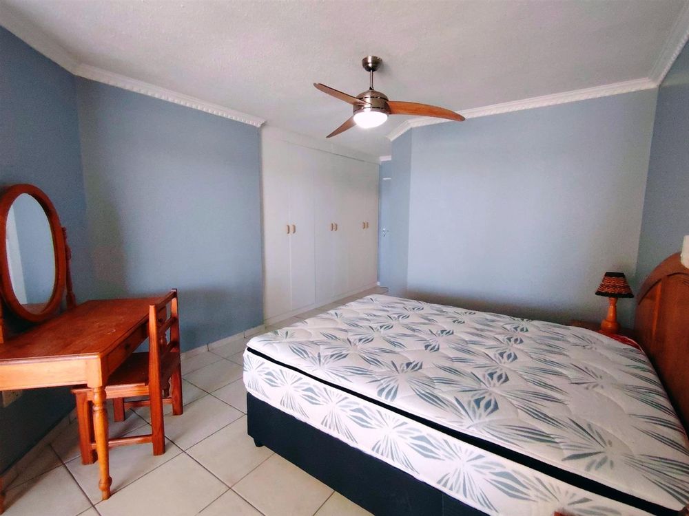 Spacious main bedroom