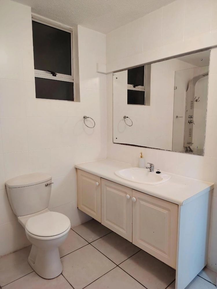 Main on-suite bathroom