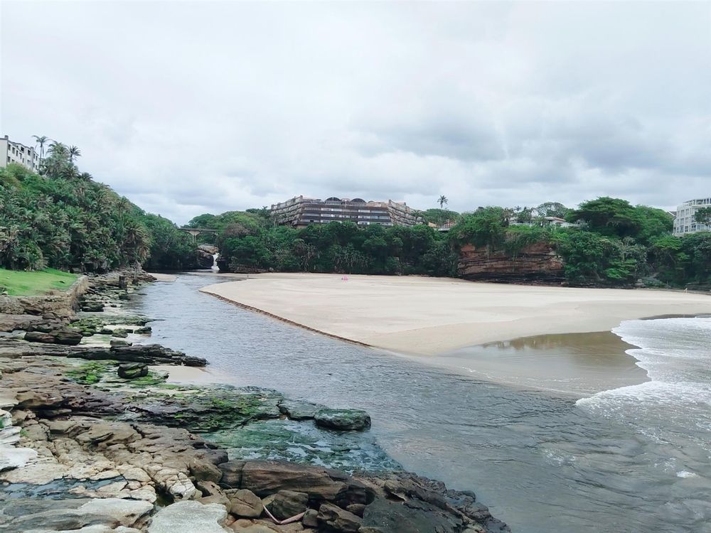 Uvongo Main Beach 100m away