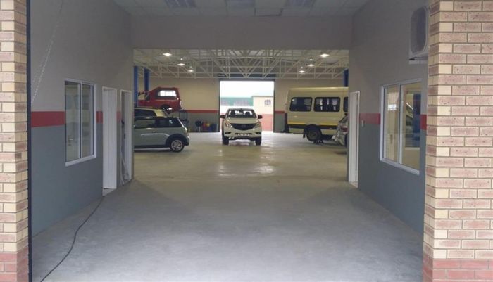 Industrial Workshop For Sale in Marelden: Prime location, 624 m² space, excellent accessibility.