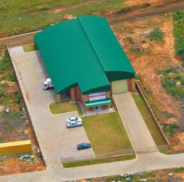 Industrial Property For Sale in Marelden: Spacious workshop, offices, ample parking.