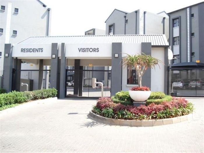 To Rent: Apartment in Halfway Gardens with 2 bedrooms, balcony, and secure parking.