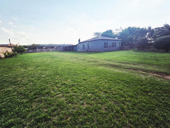 Versatile house in Middelburg Central for sale: 4 bedrooms, redevelopment potential.