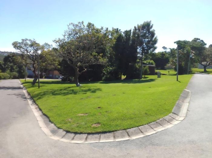 Vacant Land Residential For Sale in Beacon Bay - 560m² corner plot available.