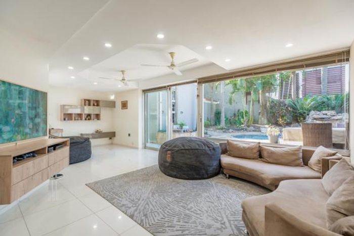 Essenwood Townhouse For Sale: 4 bedrooms, pool, sports court, secure living.