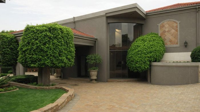 For Sale: Spacious Ruimsig house with 4 bedrooms, 5 bathrooms, and extensive outdoor areas.