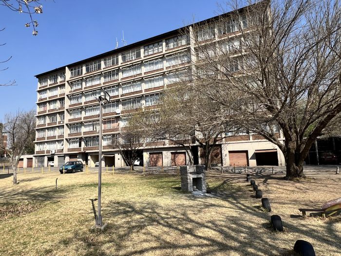 For Sale: Townhouse in Sasolburg Central with 3 bedrooms, garage, and garden.