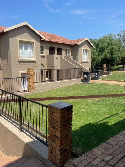 For Sale: Apartment in Wilgeheuwel with security, balcony, and convenient amenities.