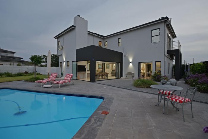 For Sale: House in Parklands North with 4 bedrooms, pool, and spacious gardens.