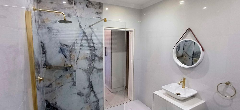 Mod Minimalist on point