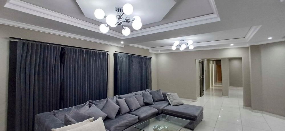 lounge two tv cinema