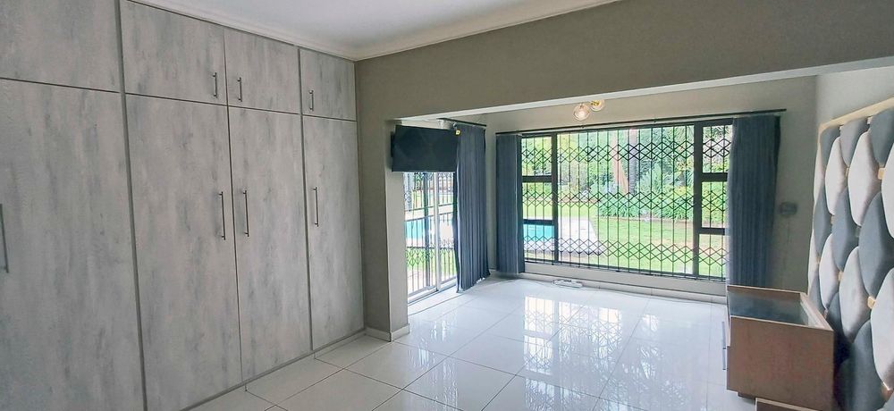 XL double main bedroom