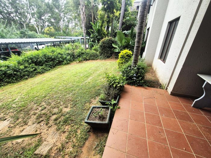 Ground floor apartment in Jukskei Park with private garden and communal pool. To Rent.