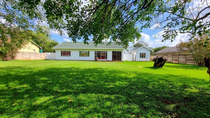 Dennesig House For Sale: Spacious home, guest suite, large garden, close to school.