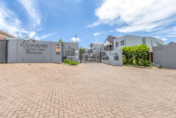 Morningside Townhouse For Sale: 24-hour security, clubhouse, pool, and gardens.