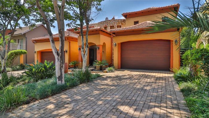 For Sale: House in Featherbrooke Estate with 5 en-suite bedrooms, pool, and garages.