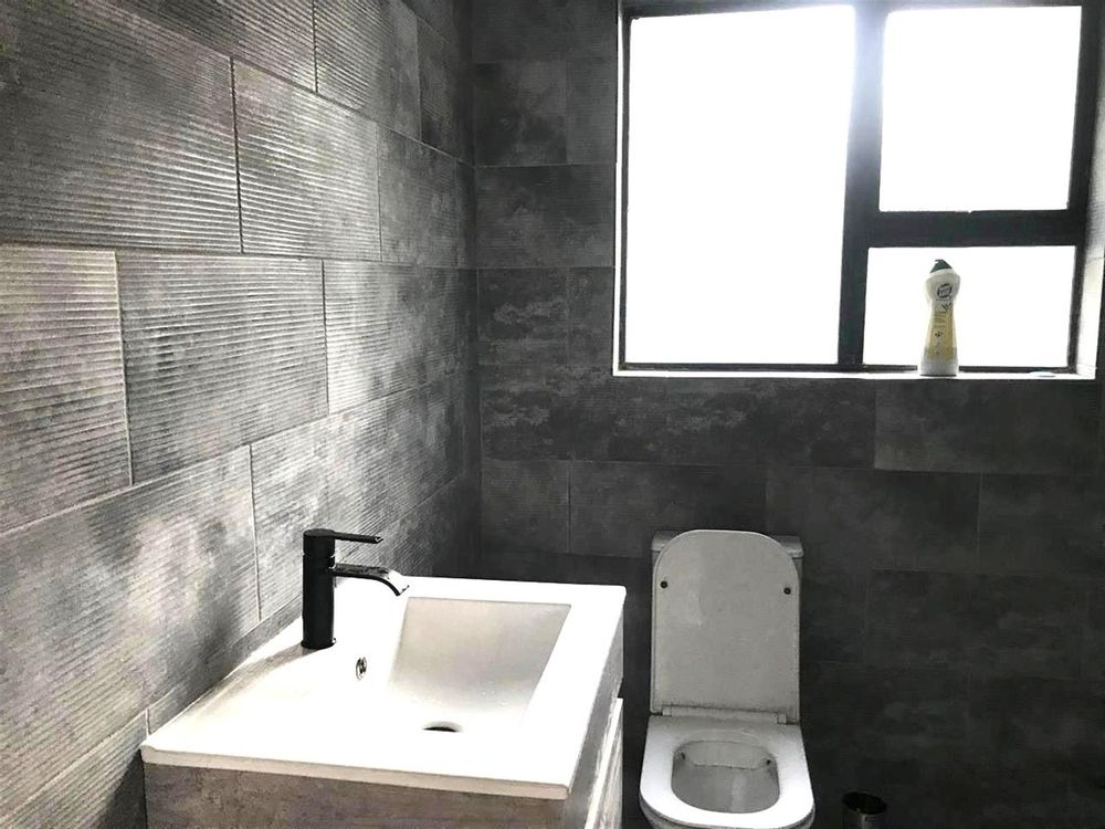 En Suite Bathroom & Shower
