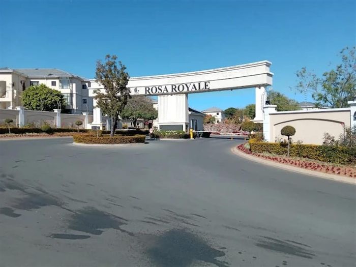 2-Bedroom Apartment in Summerset with Security, Balcony, and Convenient Access to Amenities.