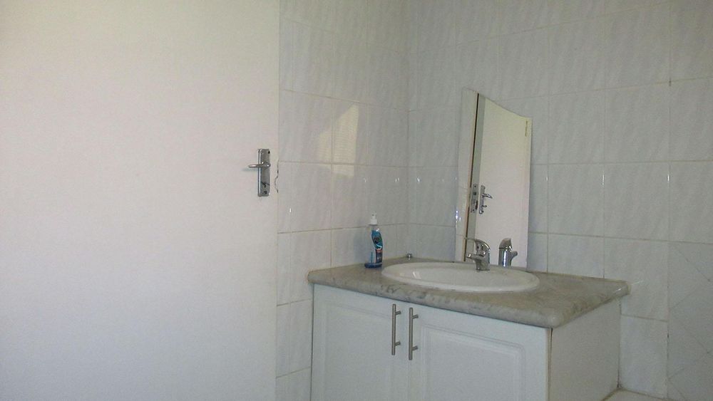 Bathroom 2 - 7 Square Meters