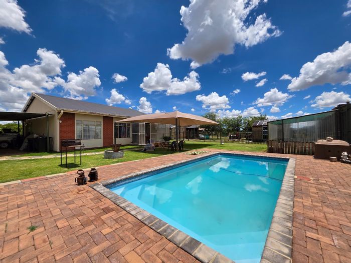 For Sale: Income-Generating Small Holding in Bloemfontein Rural with Multiple Dwellings.