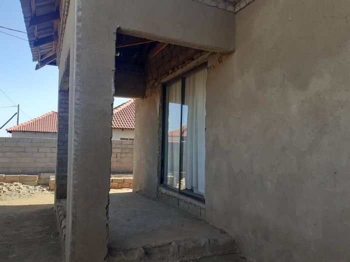 Mankweng House For Sale: 3 Bedrooms, multiple living areas, entertainment space, garage.