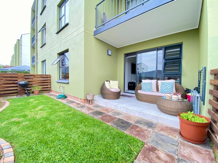 For Sale: Linbro Park Apartment with 2 beds, gym, pool, and garden.