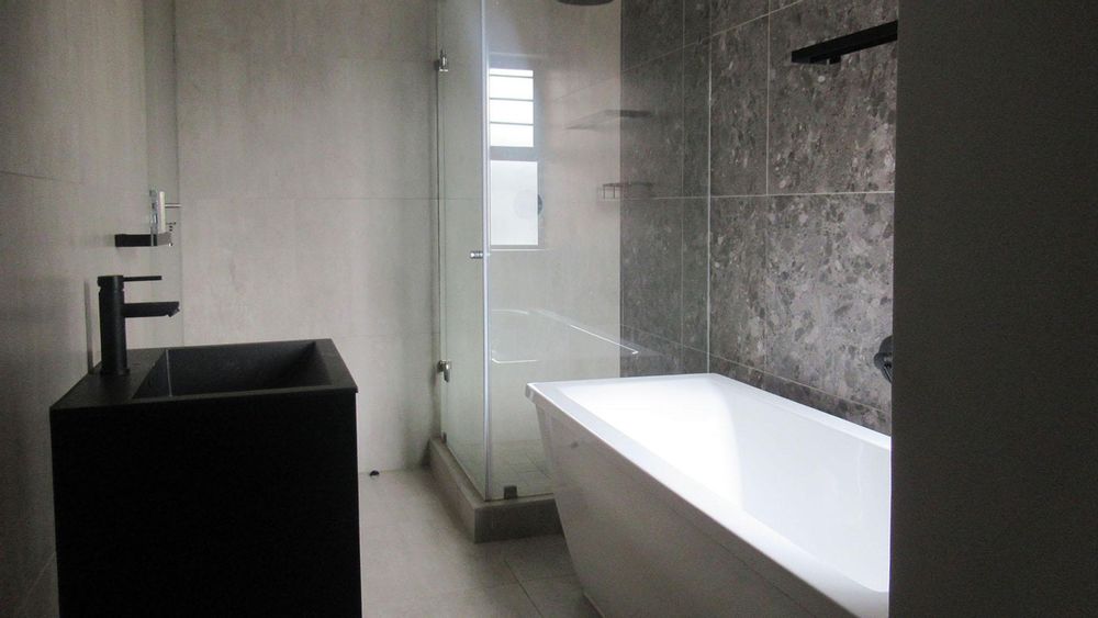 Bathroom 2: 8 Square Meters