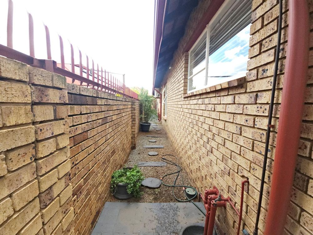 Wrap around - path to the front garden