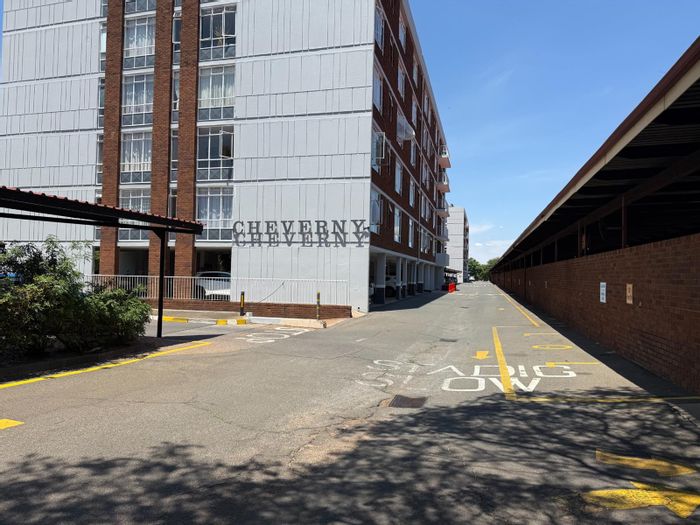 La Montagne Apartment For Sale: Pool, tennis court, secure living, spacious layout.