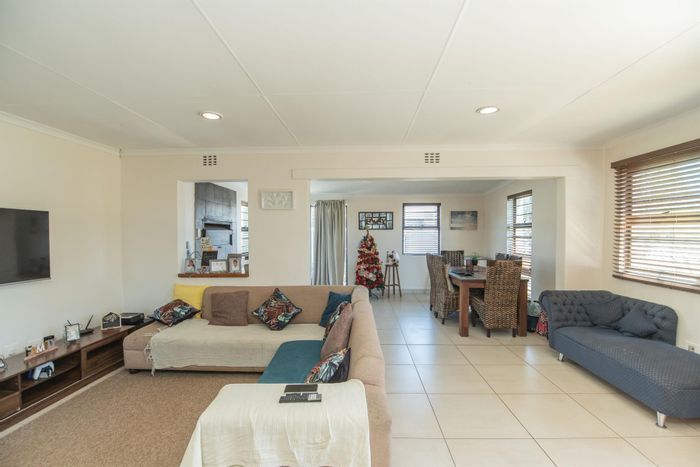 Townhouse for Sale in Overbaakens: 2 Bedrooms, Indoor Braai, Secure Complex Living.