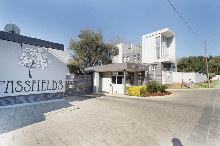 To Rent: 2-Bedroom Apartment in Morningside with Private Patio and Security.